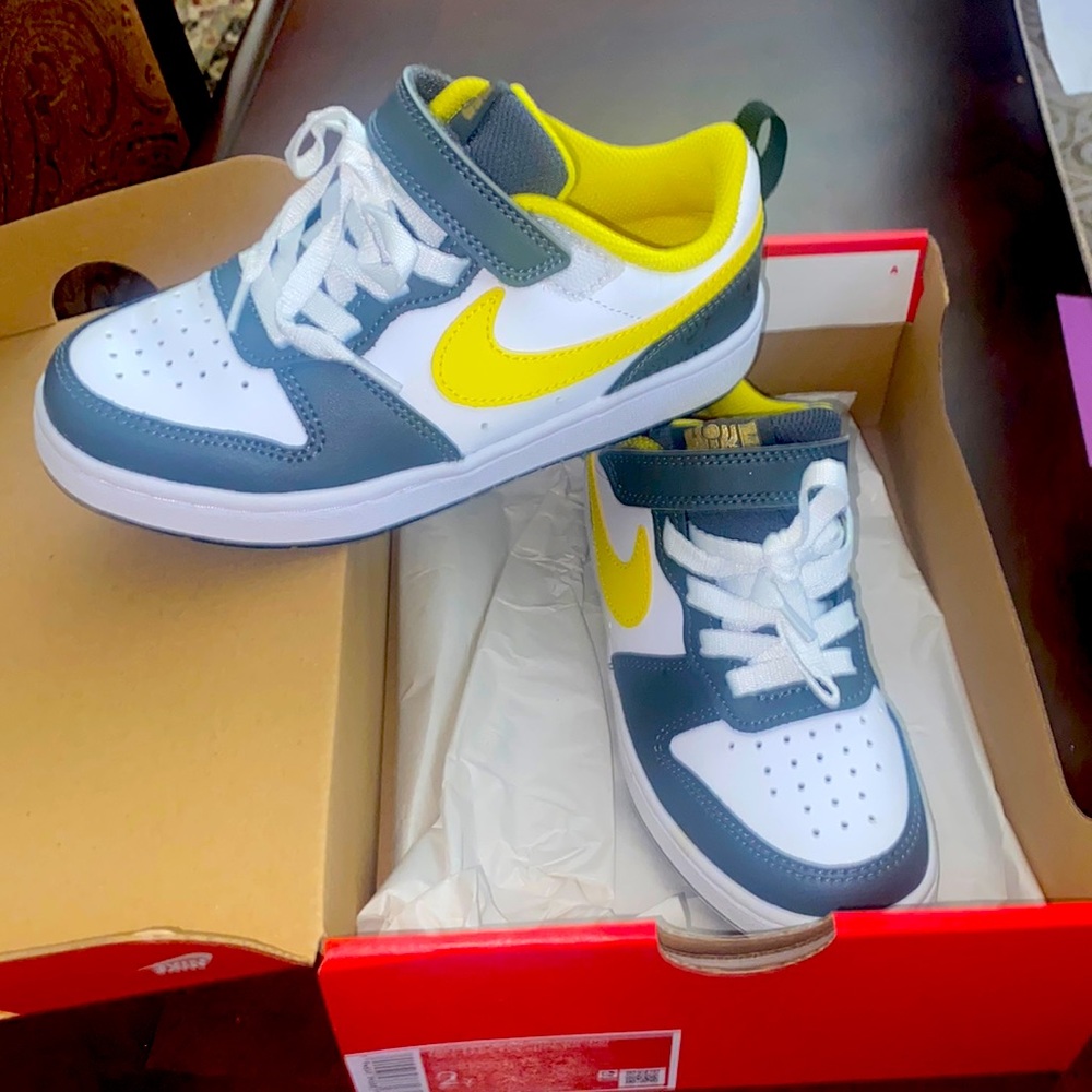 Kids Nike sneakers. 13.5